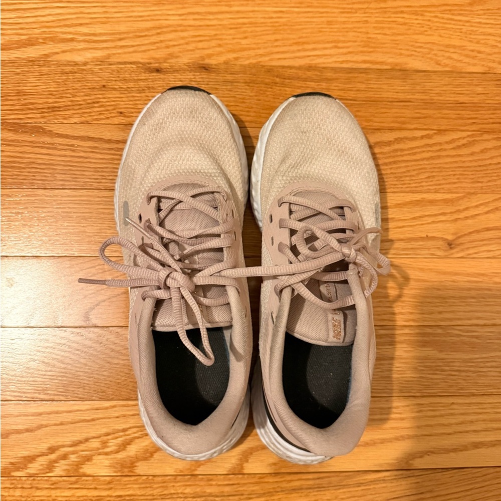 Nike Women's Light Beige Running Shoes Sizs 9